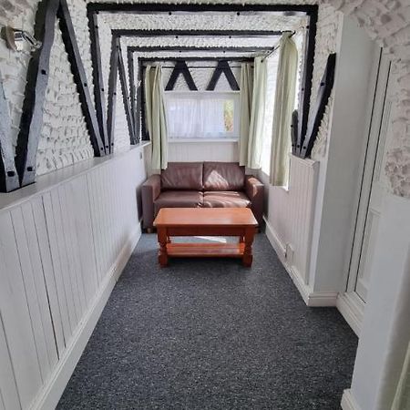 En Suite Room With Kitchen Facilities 诺丁汉 外观 照片