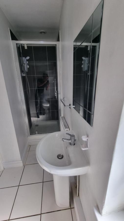 En Suite Room With Kitchen Facilities 诺丁汉 外观 照片