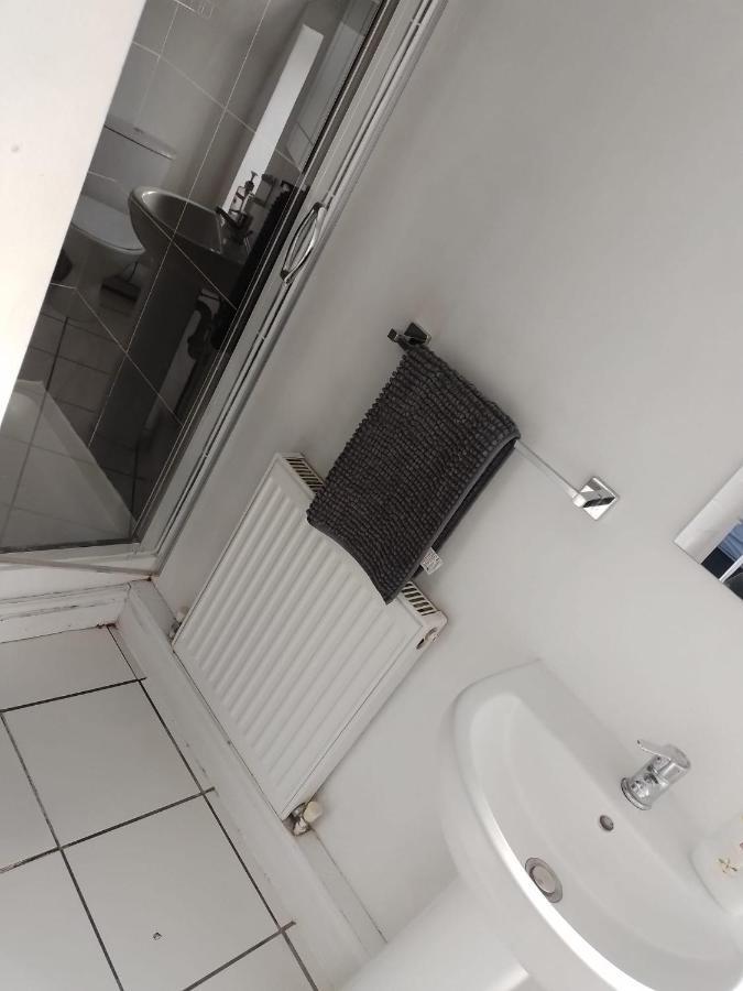 En Suite Room With Kitchen Facilities 诺丁汉 外观 照片